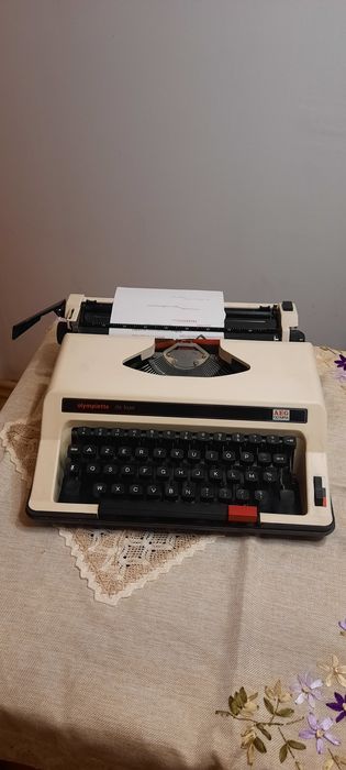 Mașină de scris Olympiette de luxe impecabilă