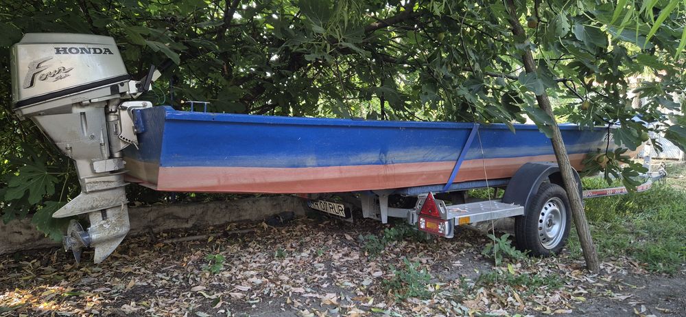Barca tabla cu motor Honda (inscrisa)
