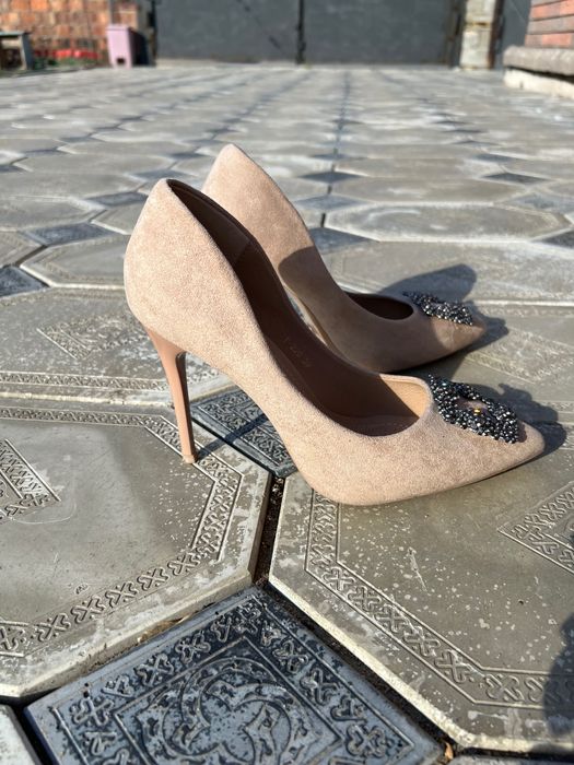 Продаются женские туфли