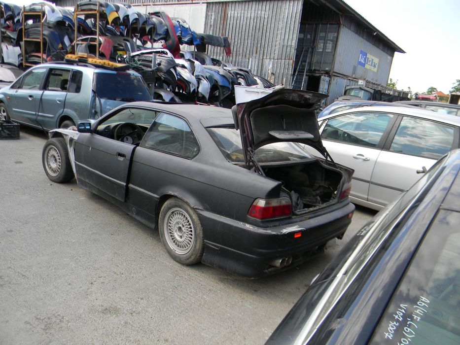 Dezmembrari  BMW 3 (E36)  1990  > 2000 320 i Benzina