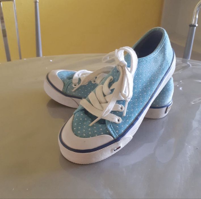 Продам детские кеды