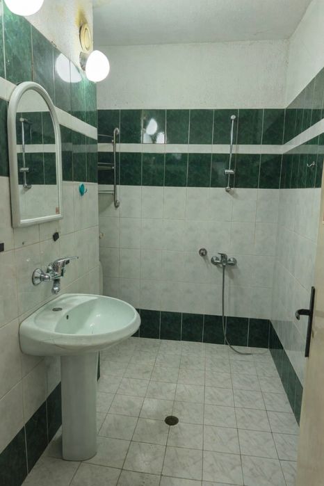 Продавам двустаен Апартамент в кв.Дианабад