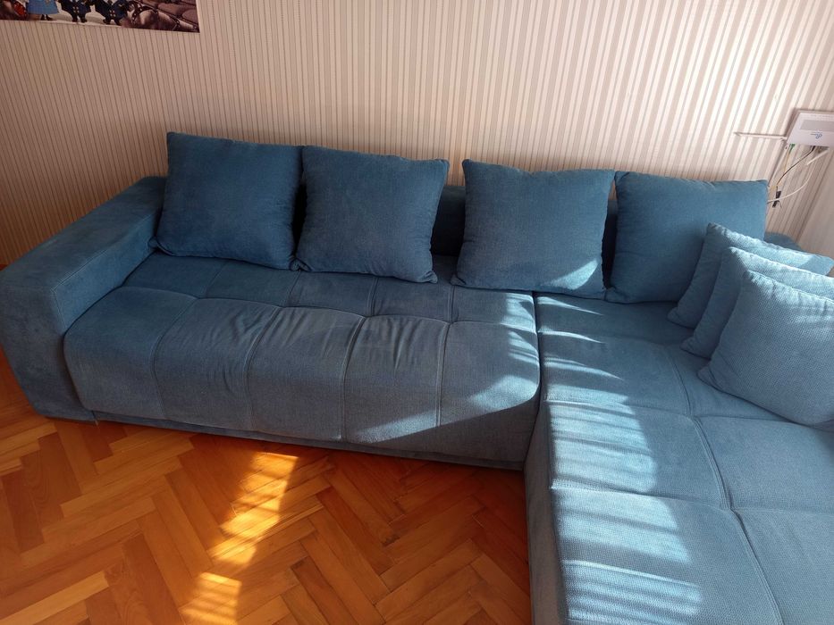 Диван с лежанка и функция сън