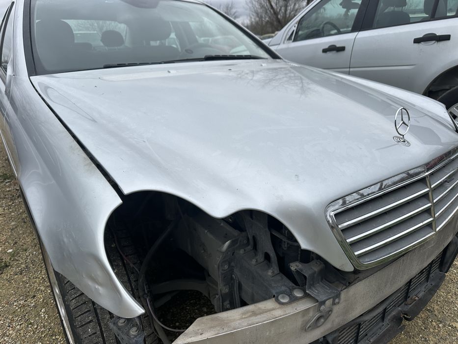 Преден капак за Мерцедес W203 C classa