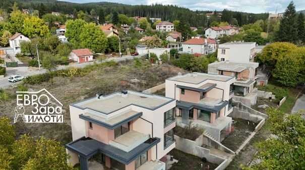 Новопостроени масивни къщи за продажба в село Старозагорски бани