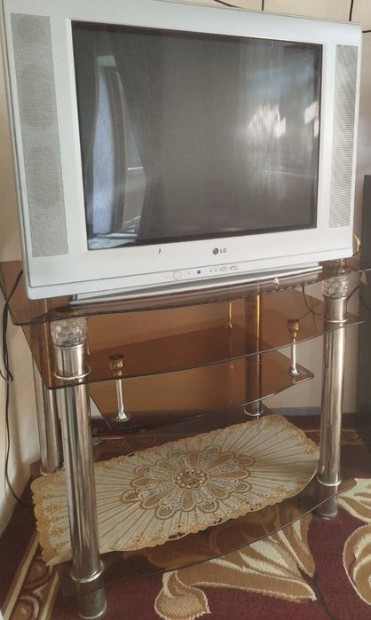 Телевизор ва подстава