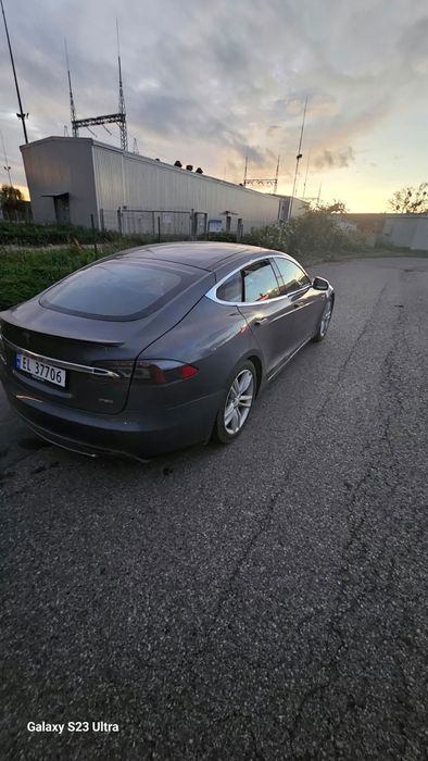 TESLA Model S 0 — imagine 5
