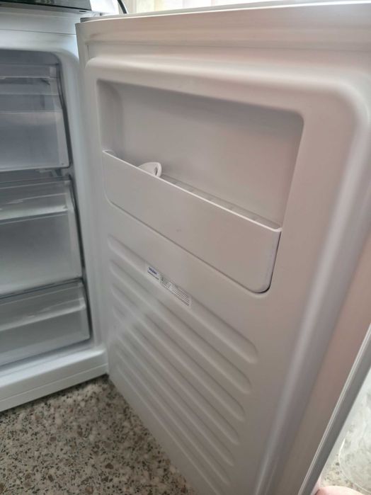 Морозильная камера Haier HF-82WAA 82 л белый