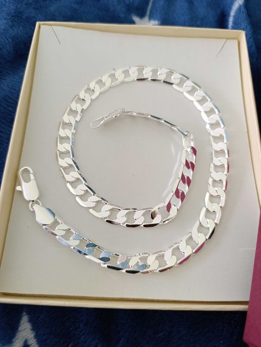 Сребърен ланец, класически модел.Чисто нов. В кутия.