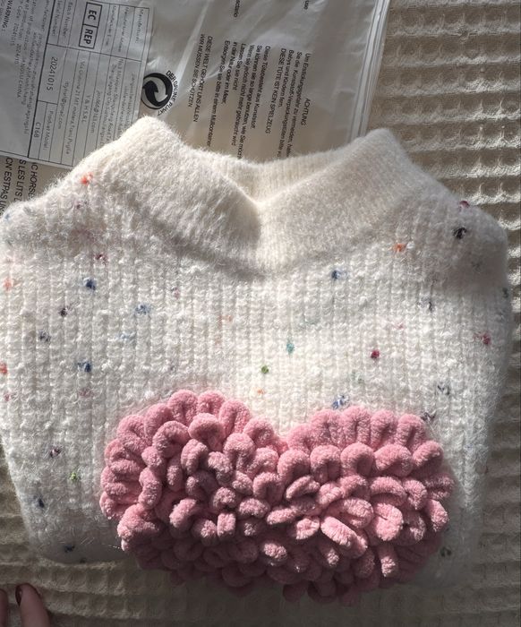 Продам новый свитер для девочки