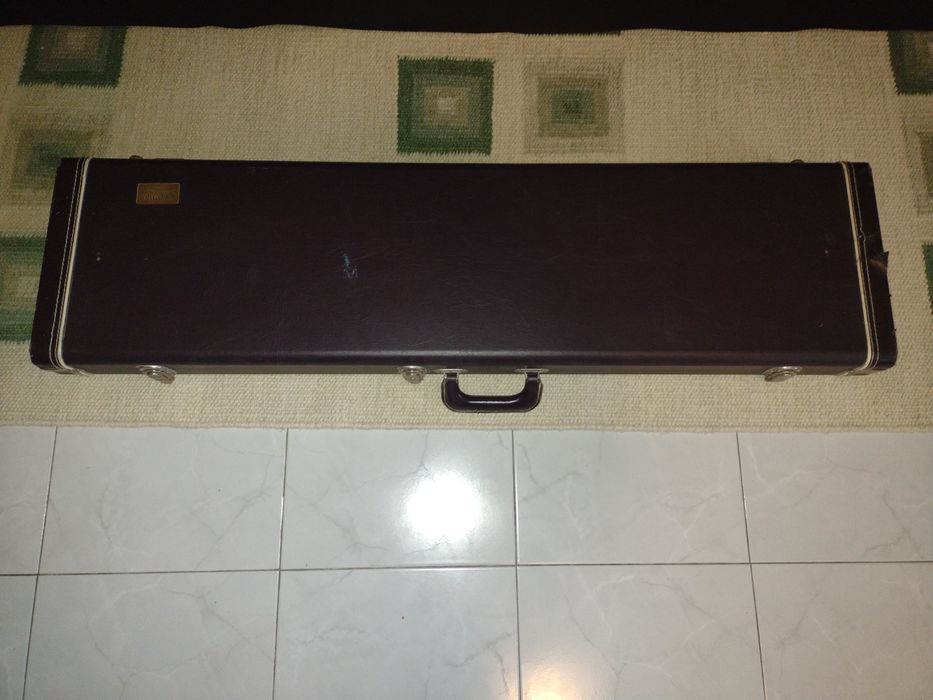 Продавам бас китара Yamaha BX-1