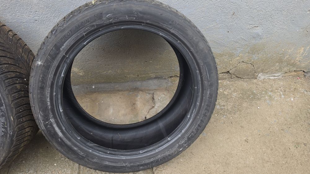 Гуми 245/40 R18.