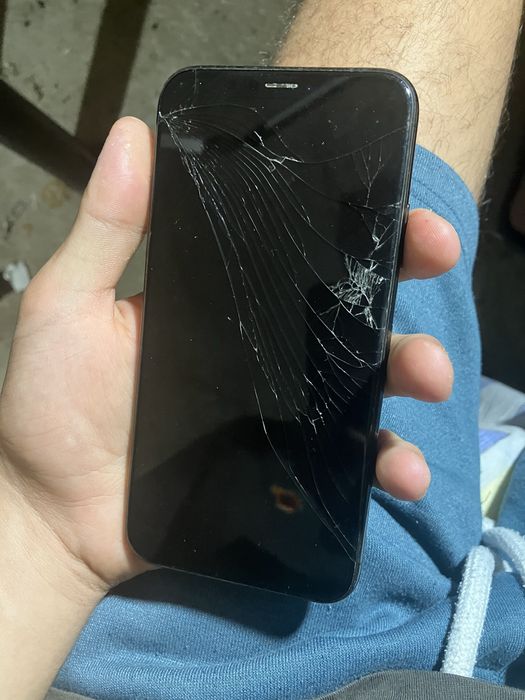 Продавам IPhone x 64gb