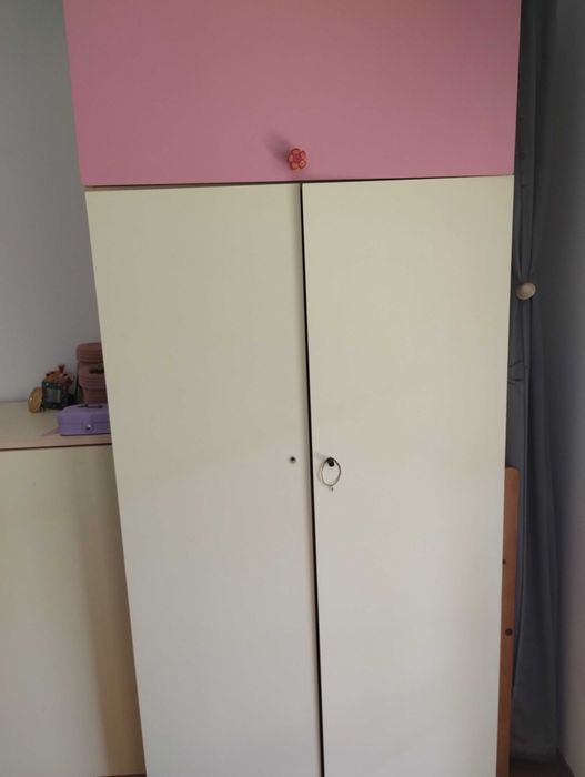 Mobila tineret cu pat inclus.