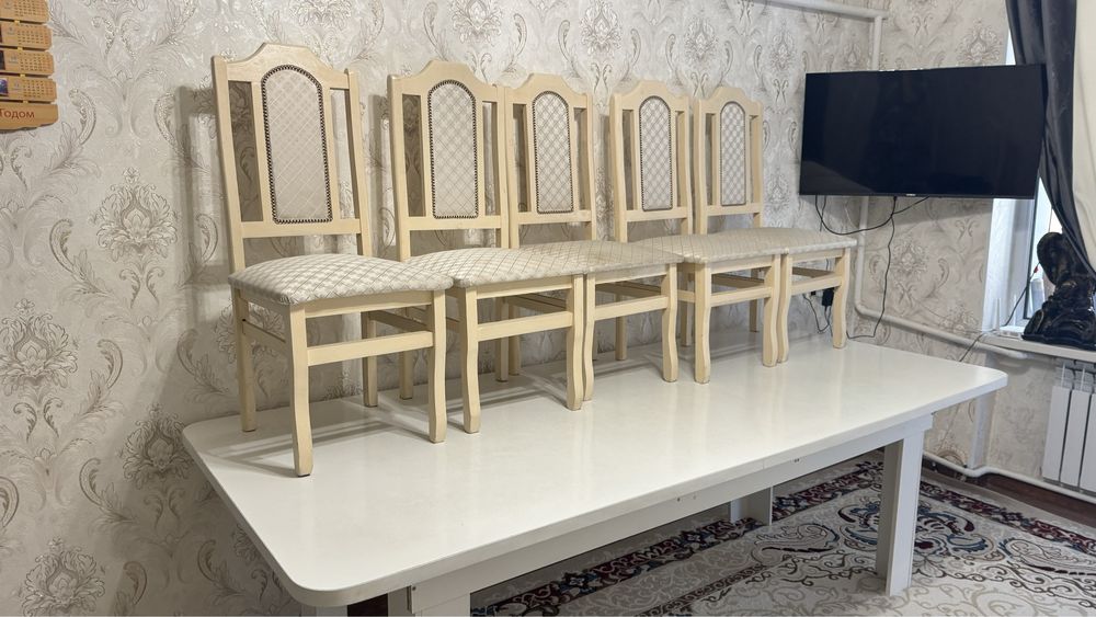 Стол и стулья сатылады
