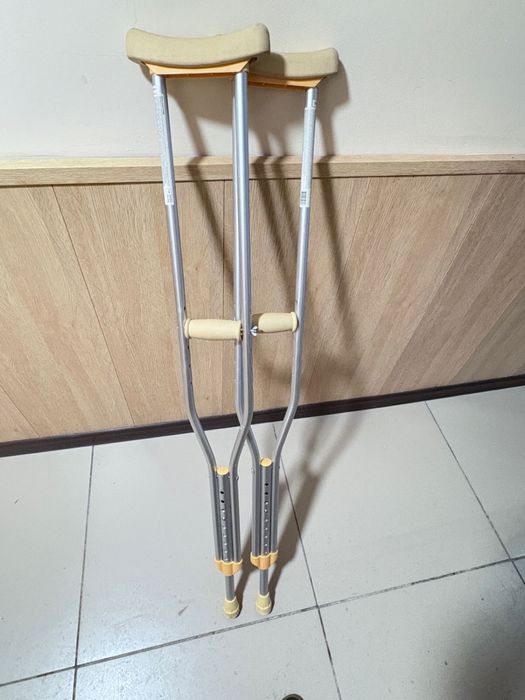 Продам костыли (размер регулируется)