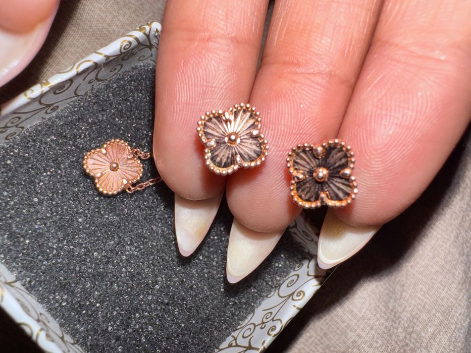 Обеци и колие детелини