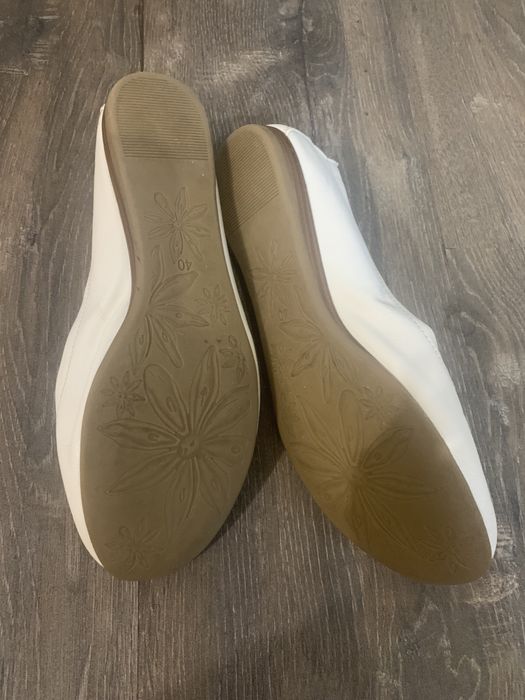 Дамски обувки -бели