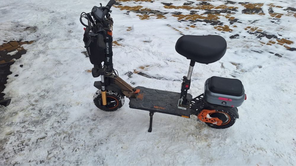 Продам самокат очень мощный хватает надолго