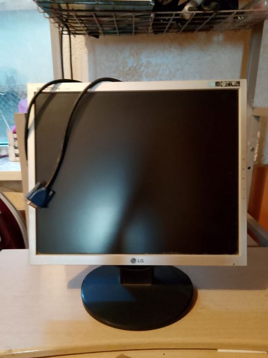 Монитор LG  8 тысяч