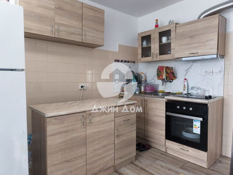 Двуетажна къща с двор и ГАРАЖ в село Винарско, обл. Бургас