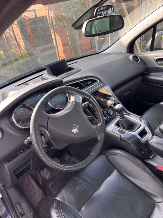 Peugeot 5008 2011