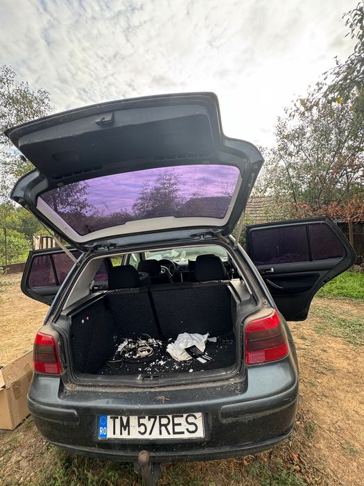 Vând golf 4, 1.6 benzină + gpl, nu pornește