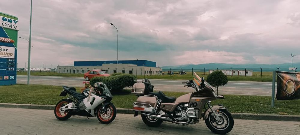 Se vinde urgent  Honda Goldwing gl 1200