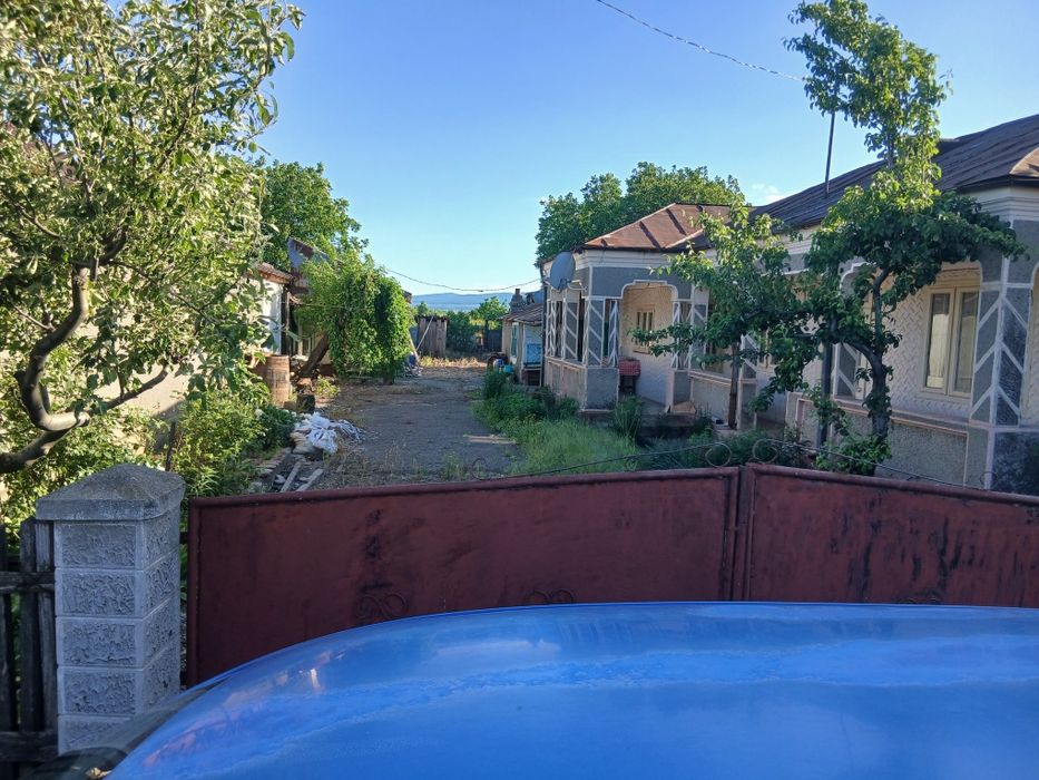 Vănd  teren intravilan +casă bătrânească
