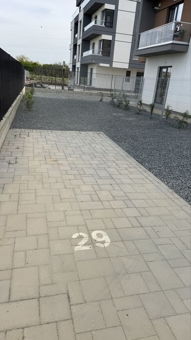 Apartament mare cu gradina de 30 mp, torontal comision 0