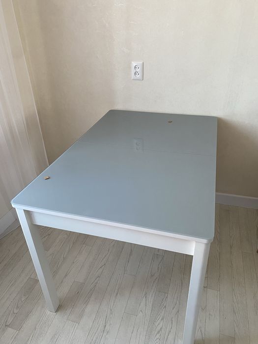 Обеденный стол.