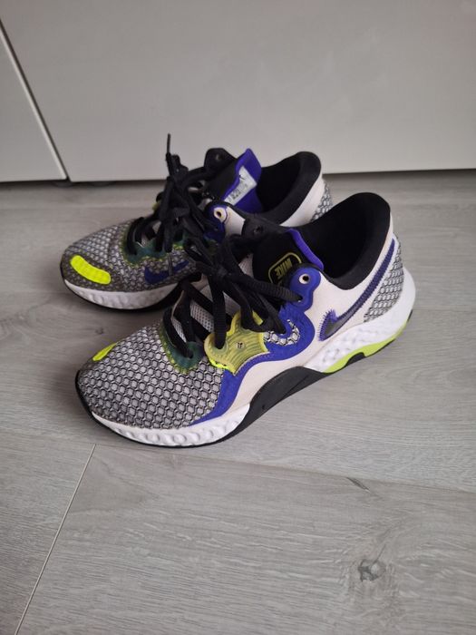 Adidași Nike model semigheata