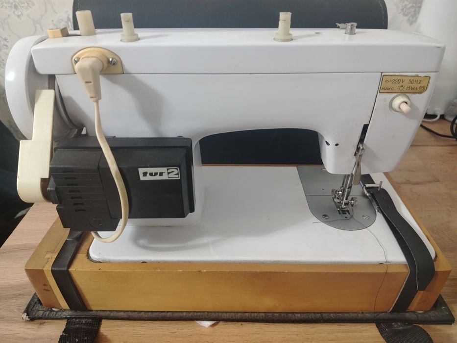 Швейная машинка чайка 132м