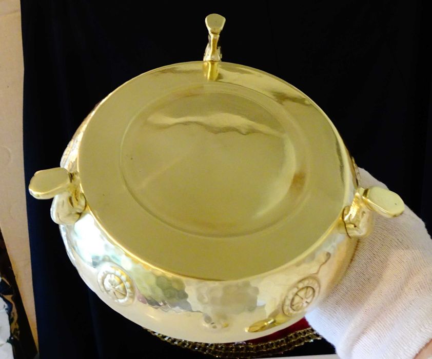 Бронзова кутия за бижута,лъвски лапи,стил Луи XVI.