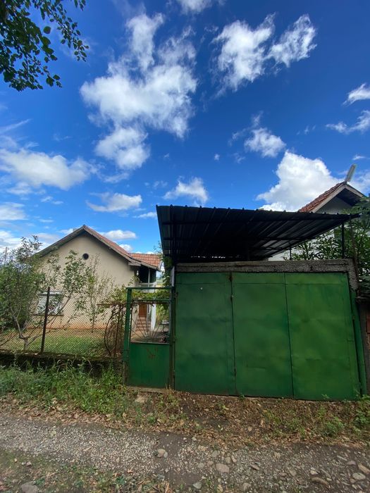 Продавам Двуетажна Вила с гараж