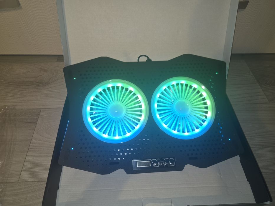 Vand Cooler Laptop Gaming lumini si control  pana la display  pana la 18Inch