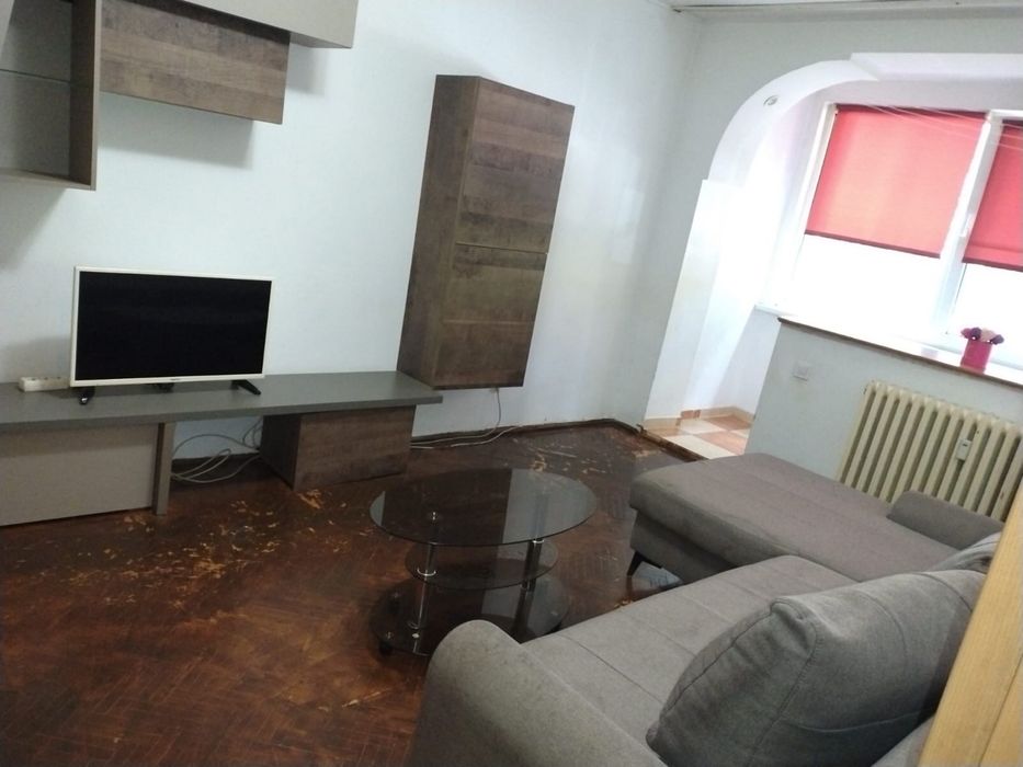 Inchiriez apartament. 2 camere, parter, piata Nord