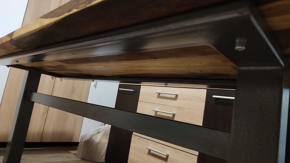 Масивна всекидневна маса