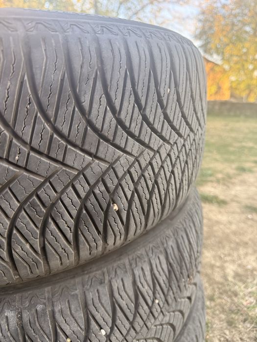 3 броя всесезонни автомобилни гуми 225/50R17