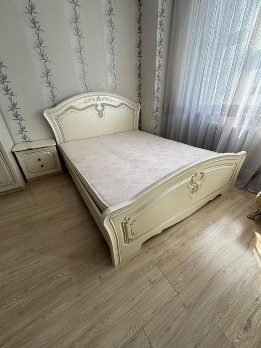 Продам спальный гарнитур
