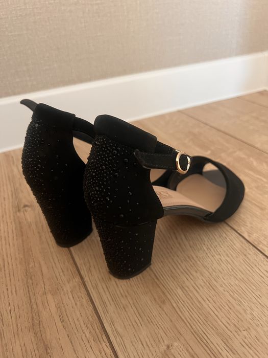 Продам  женские туфли