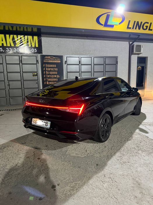 Hyundai Elantra 2022 — 5