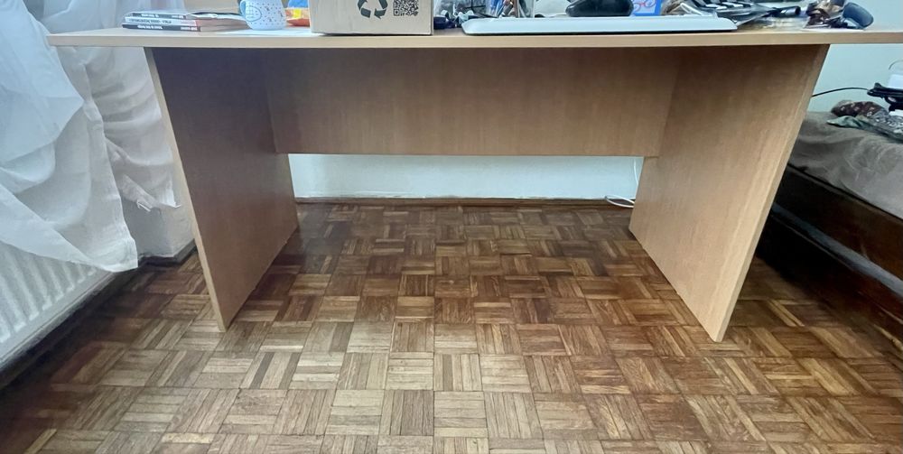 Vand urgent birou pentru calculator