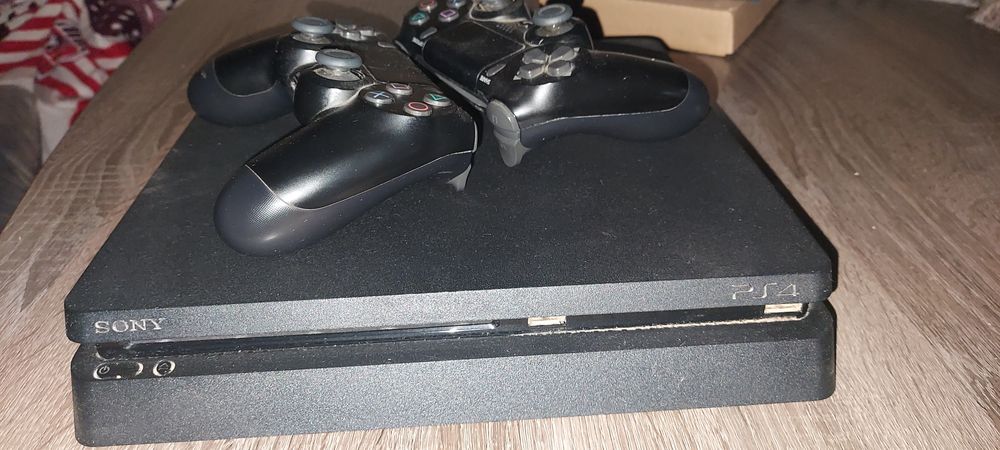Продам PlayStation 4 Slim 1TB