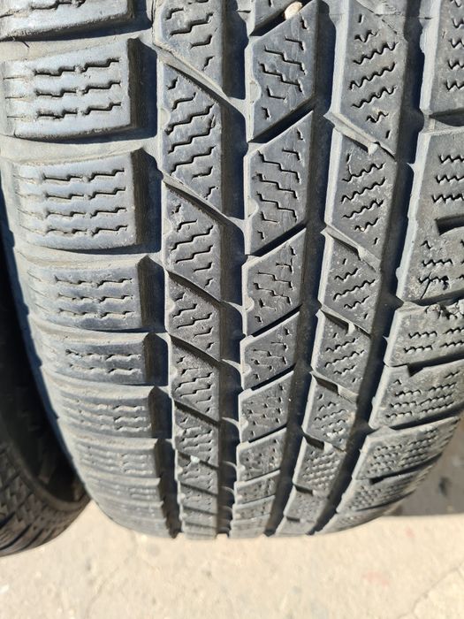 2 бр. зимни гуми 235/65/17 Continental DOT 3711 5 mm