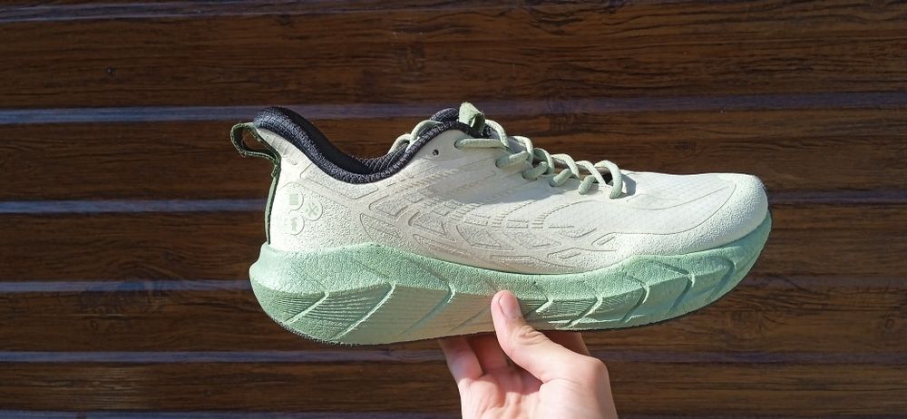 Продам беговые кроссовки 46 размера