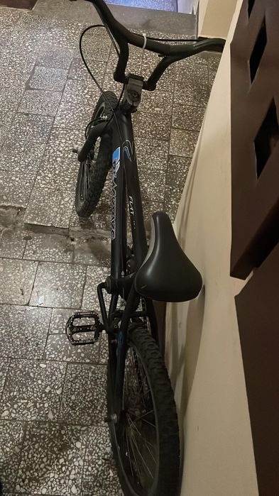 O bicicletă de oraș BMX