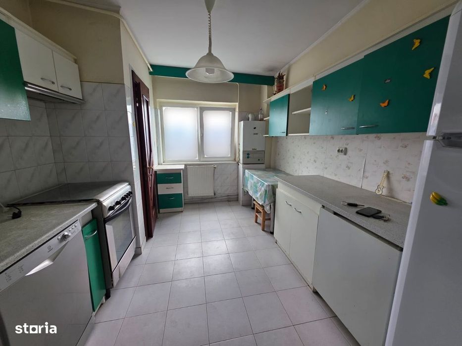 4 camere, decomandat, B-dul Roman Mușat, 67.000 euro