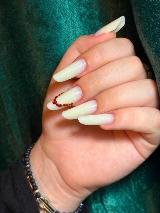 Unghii cu gel și semi Mani -Pedi Ploiesti.