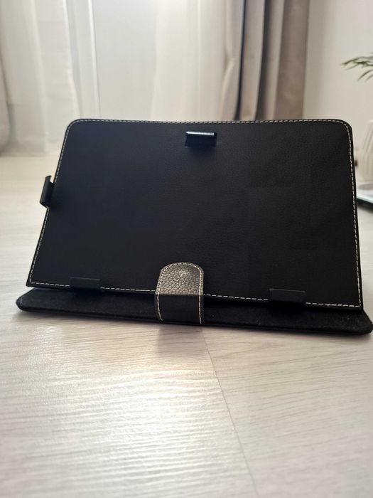 Черен кожен калъф за таблет 10"